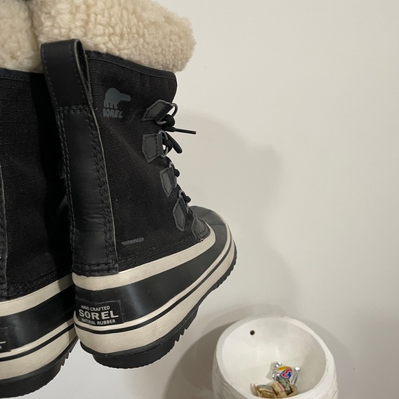 Sorel Winter Carnival Waterproof Boots Size 6 - Picture 5 of 7
